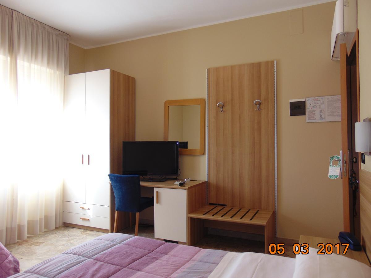 Hotel Mazzocchetti チッタ・サンタンジェロ エクステリア 写真