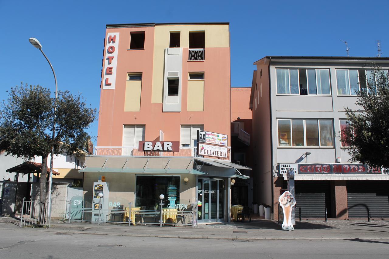 Hotel Mazzocchetti チッタ・サンタンジェロ エクステリア 写真